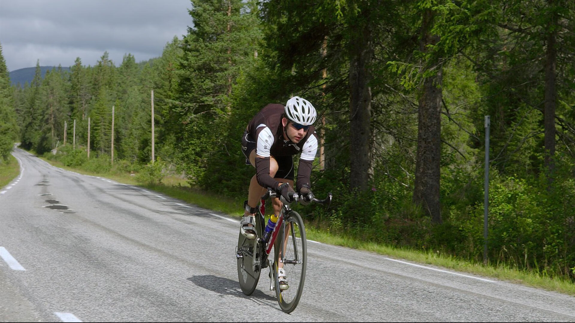 世界杯：姆巴佩单届8球问鼎金靴 法国前锋新王加冕